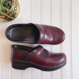 DANSKO Burgundy Red Shiny Patent Leather Clogs